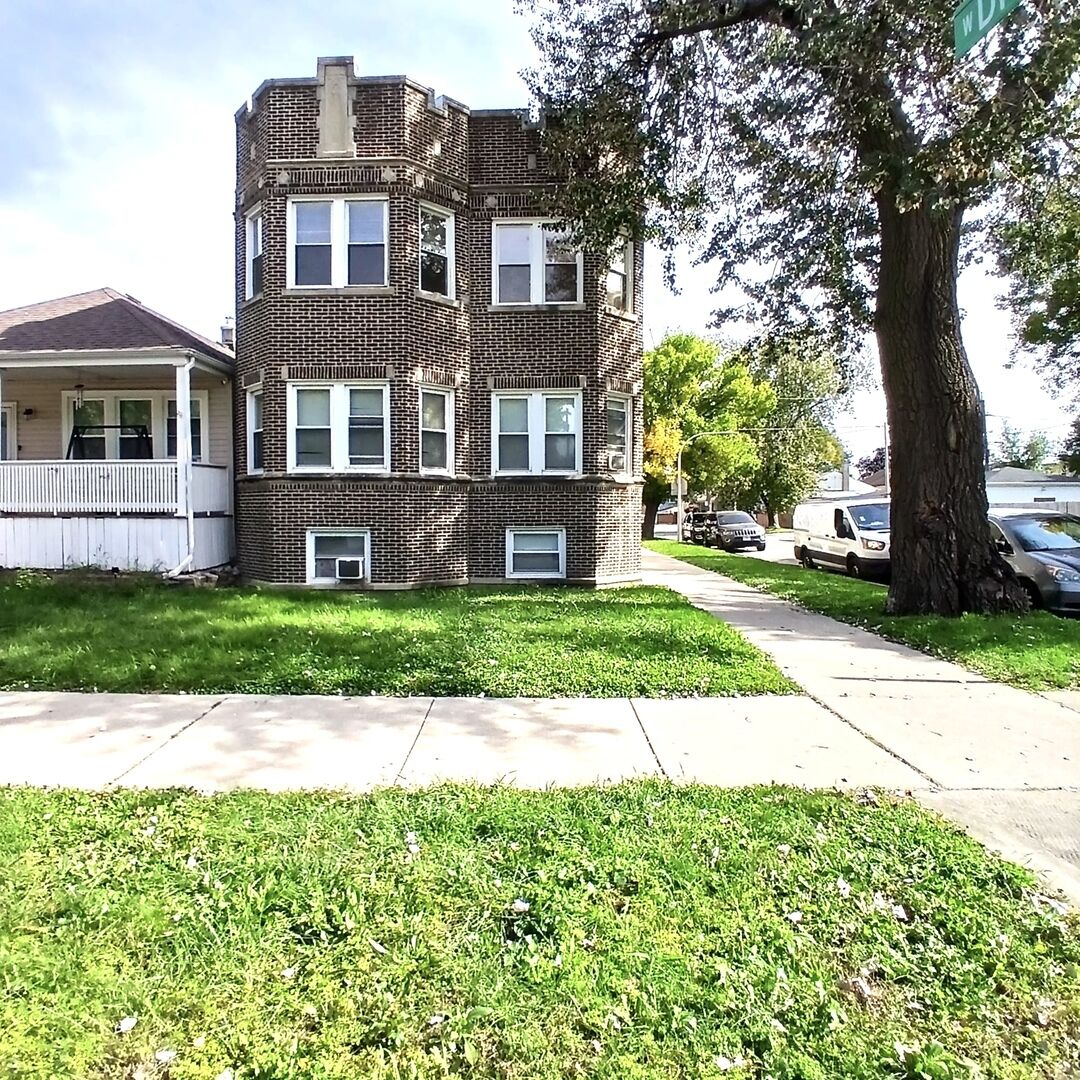Property Photo: 6452 W Dickens Avenue 2W IL 60707