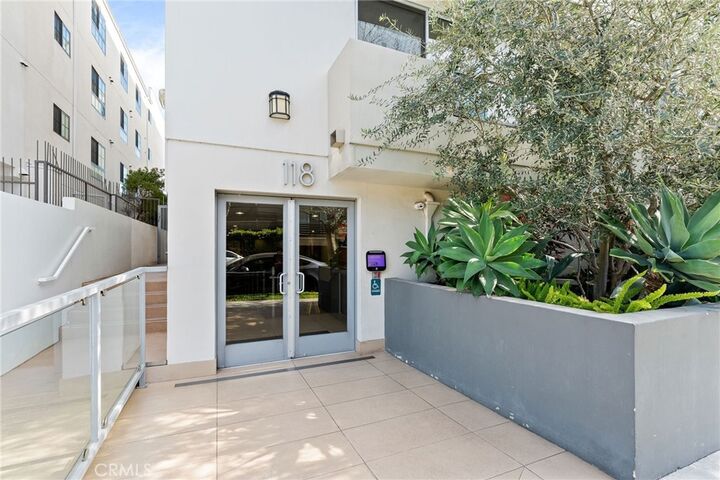 Property Photo:  118 N Kings Rd 201  CA 90048 