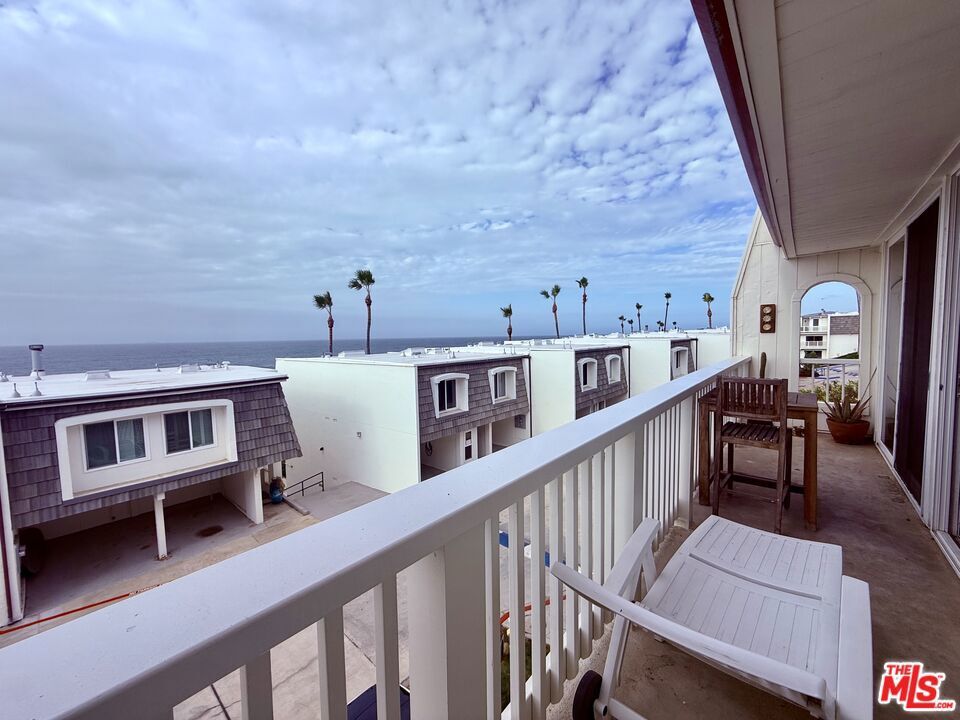 Property Photo:  11934 Whalers Lane  CA 90265 