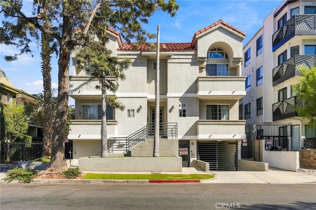 Property Photo:  812 Hudson  CA 90038 