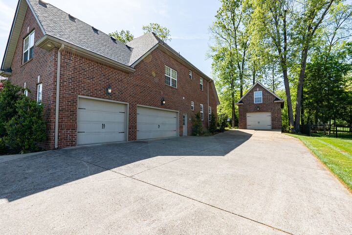 Property Photo: 1215 Twin View Dr TN 37128