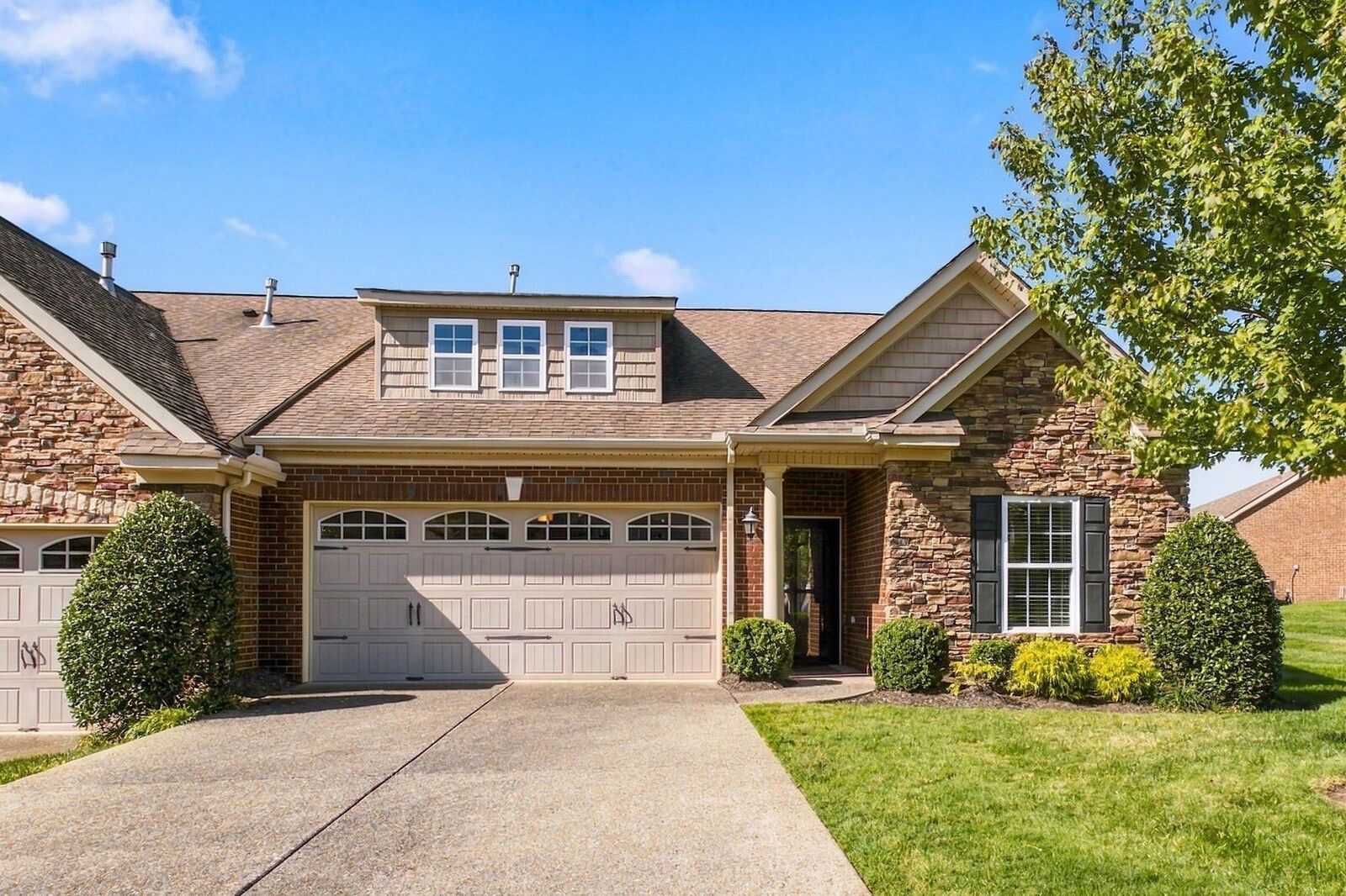 Property Photo:  427 Stonegate Dr  TN 37090 
