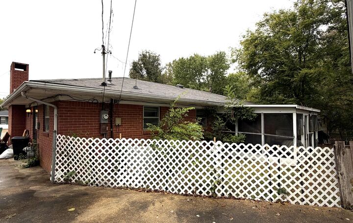 Property Photo:  616 Maynard  MS 38801 