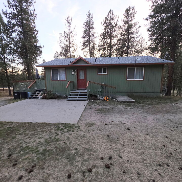Property Photo: 1388 W Old Kettle Rd WA 99141