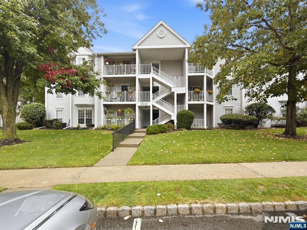 Property Photo:  1147 Sycamore Lane  NJ 07430 