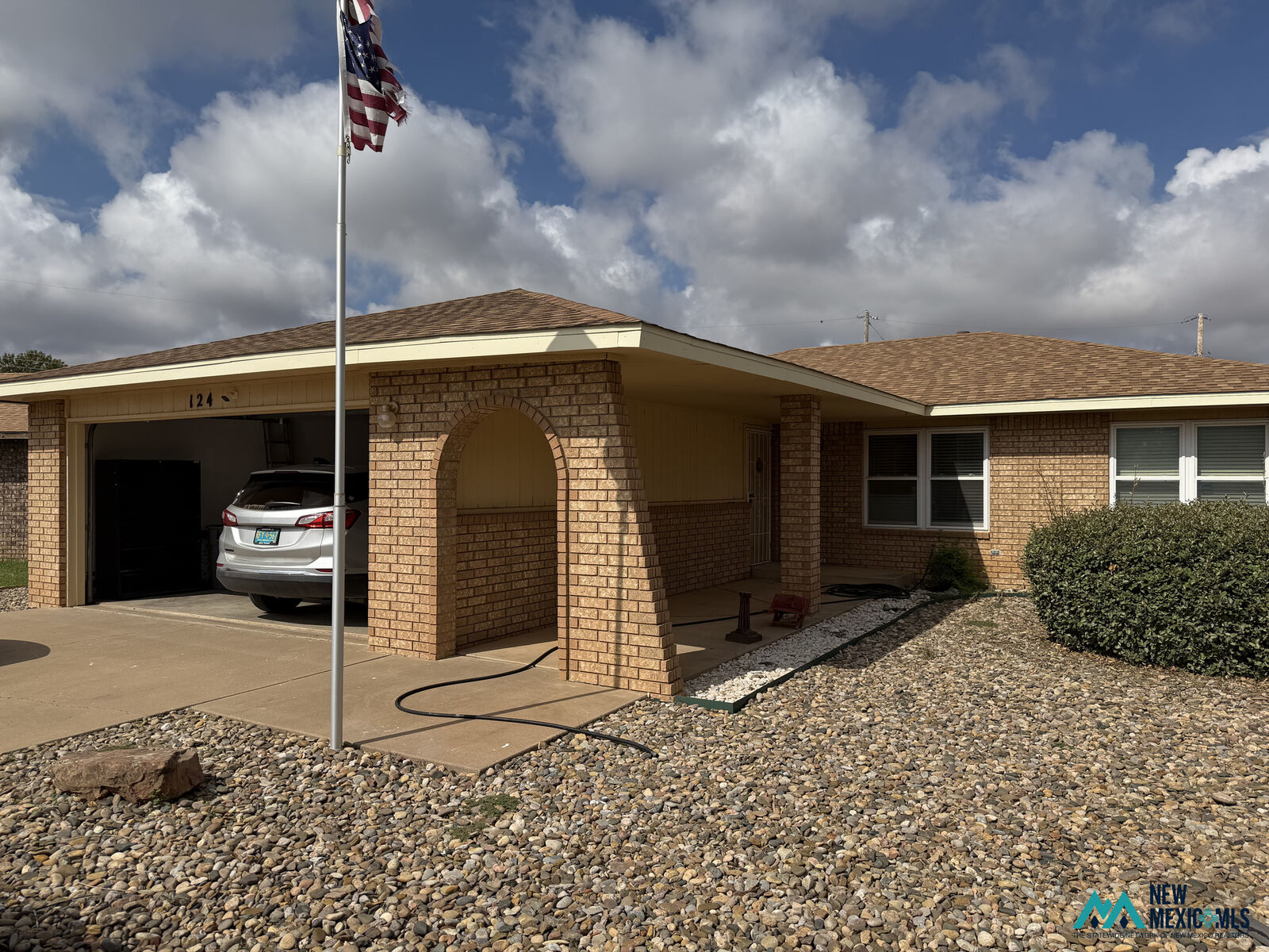 Property Photo: 124 Summer Ct NM 88101