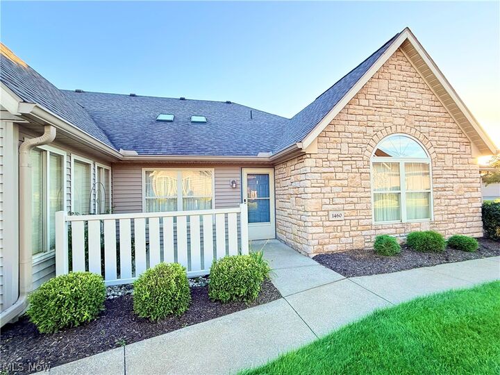 Property Photo:  1460 Laurenbrook Lane NE  OH 44646 