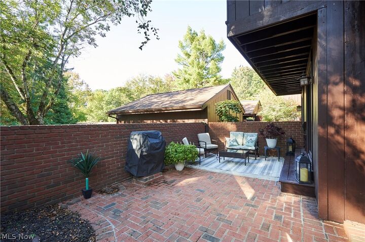 Property Photo: 905 Spicers Lane OH 44067