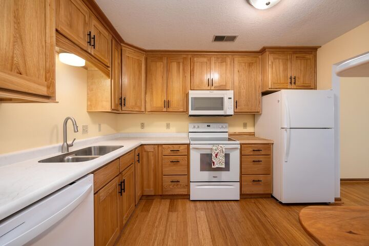Property Photo:  606 Pondhurst Drive  WI 54001 