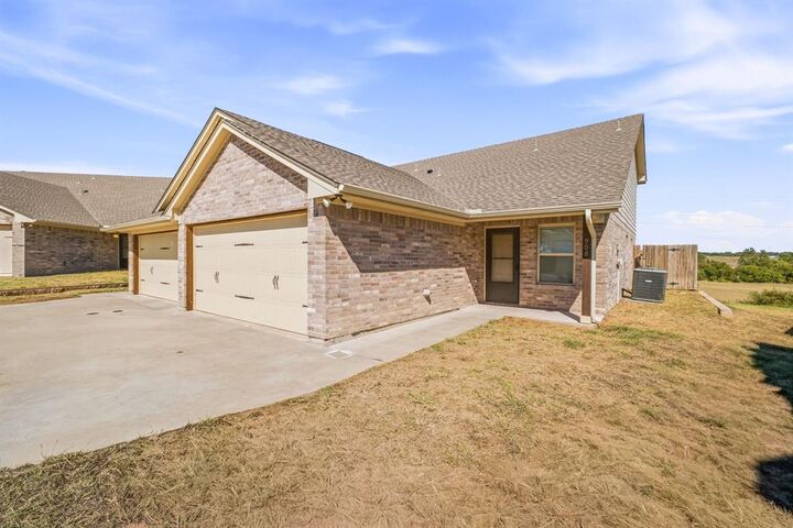 Property Photo:  908 Dart Court  TX 76049 