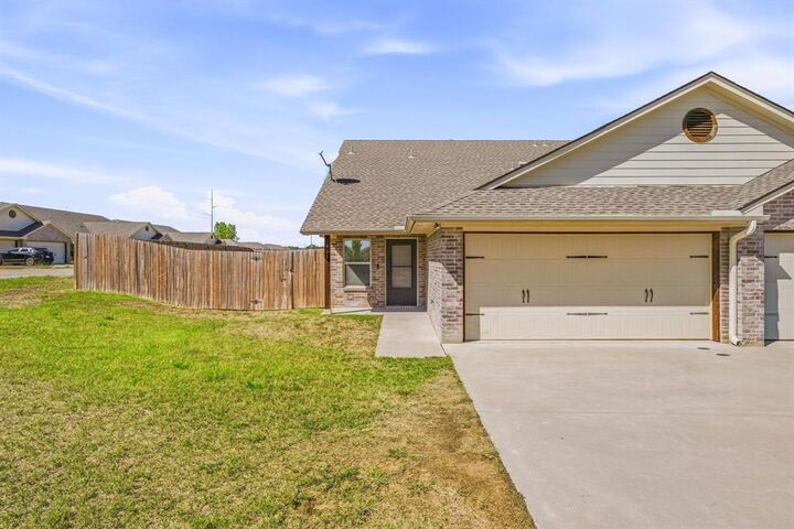 Property Photo: 903 Dart Court TX 76049