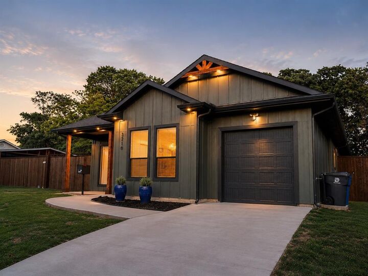 Property Photo:  3210 Carpenter Avenue  TX 75215 