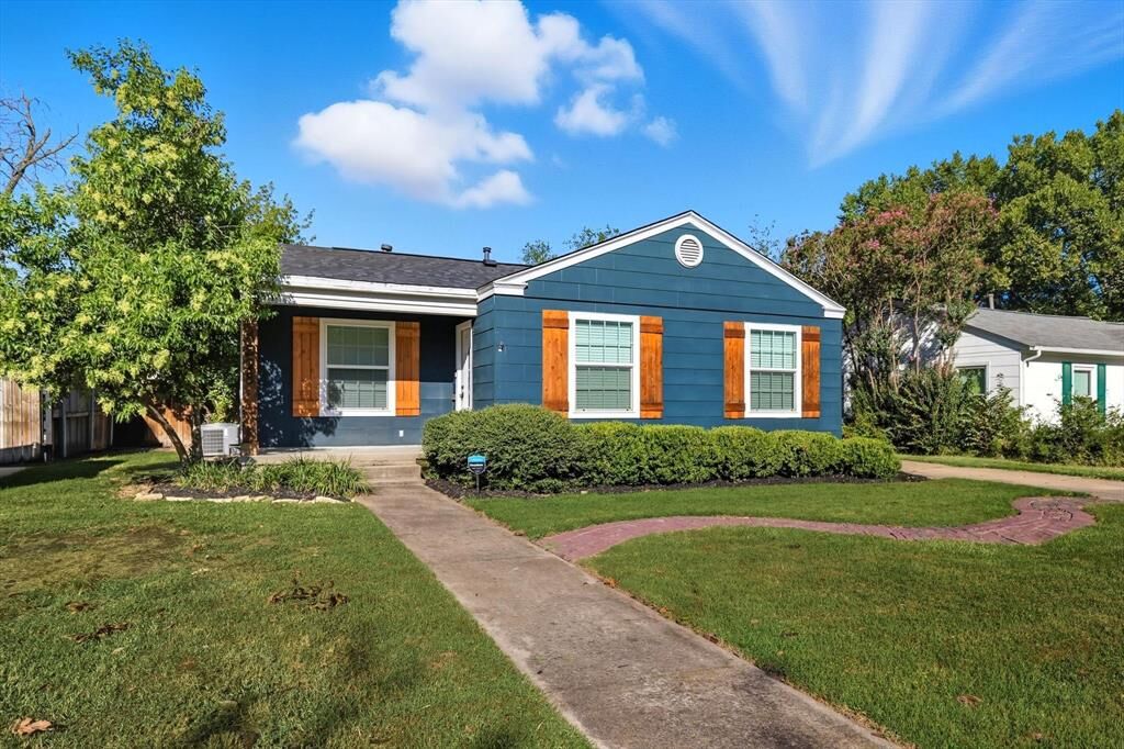 Property Photo:  4028 Boyd Avenue  TX 76109 