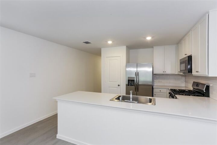 Property Photo:  1312 Amapola Drive  TX 76052 