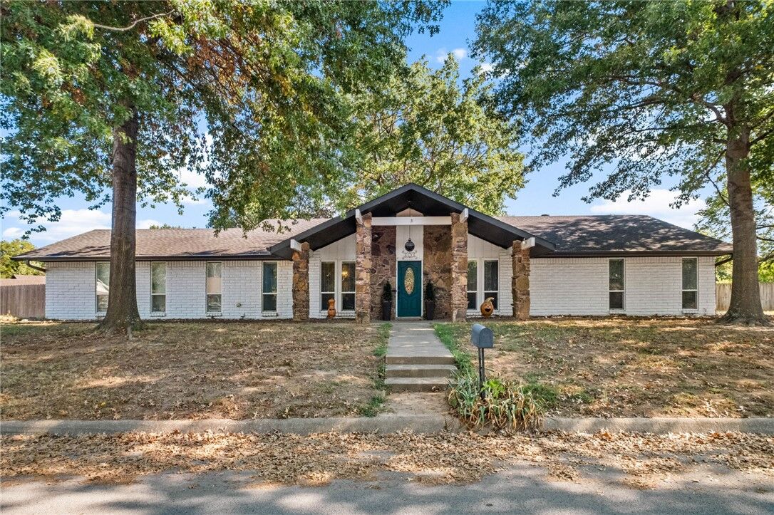 Property Photo:  303 N Turtle Creek Drive  AR 72756 