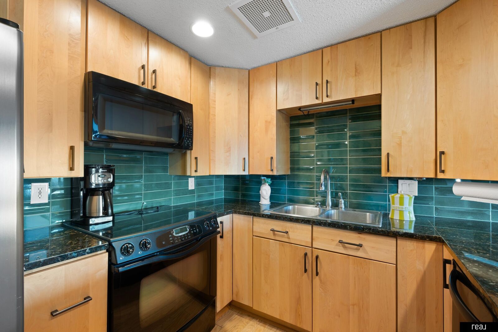 Property Photo:  312 S 16th Street 1005  NE 68102 