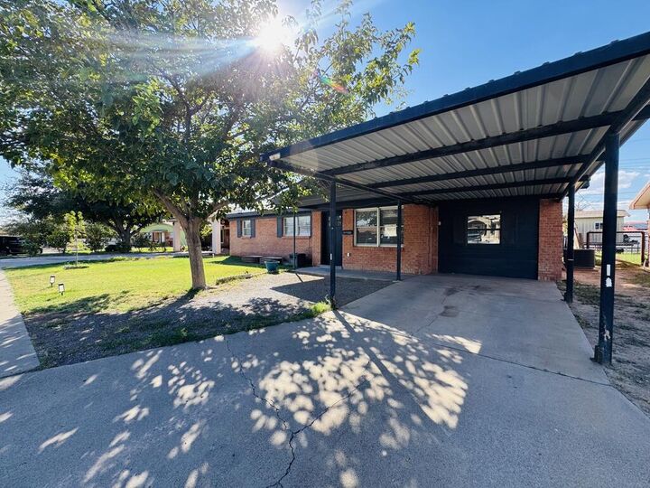 Property Photo:  2213 Country Club Dr  TX 79772 