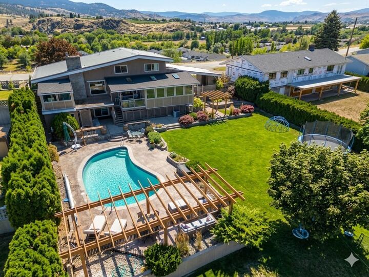 Property Photo:  6521 Bellevue Drive  BC V0H 1T4 