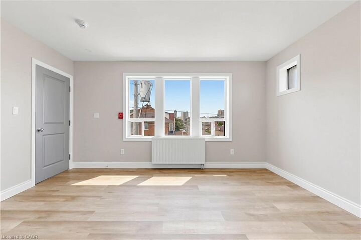 Property Photo:  71 Sanford Avenue S Unit 8  ON L8M 2G7 