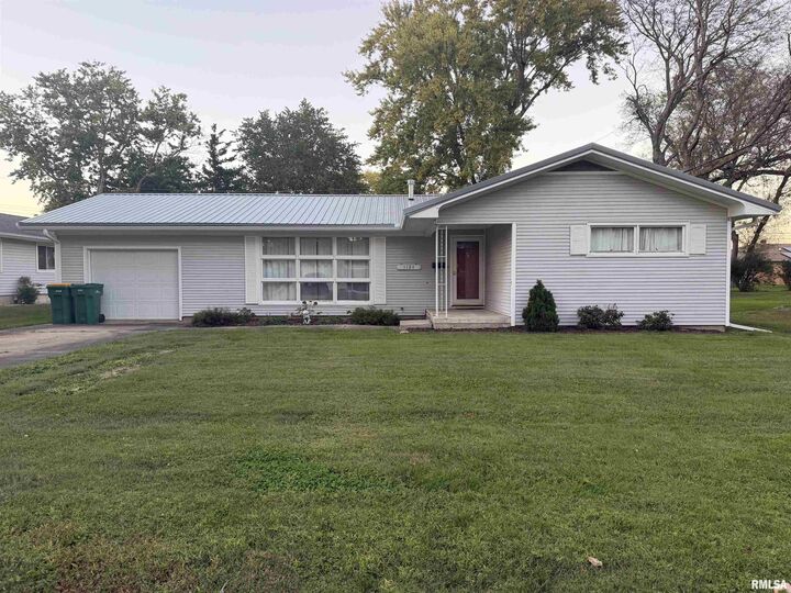 Property Photo:  1124 Bobby Avenue  IL 61455 