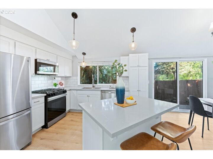 Property Photo:  12155 SW Katherine St  OR 97223 