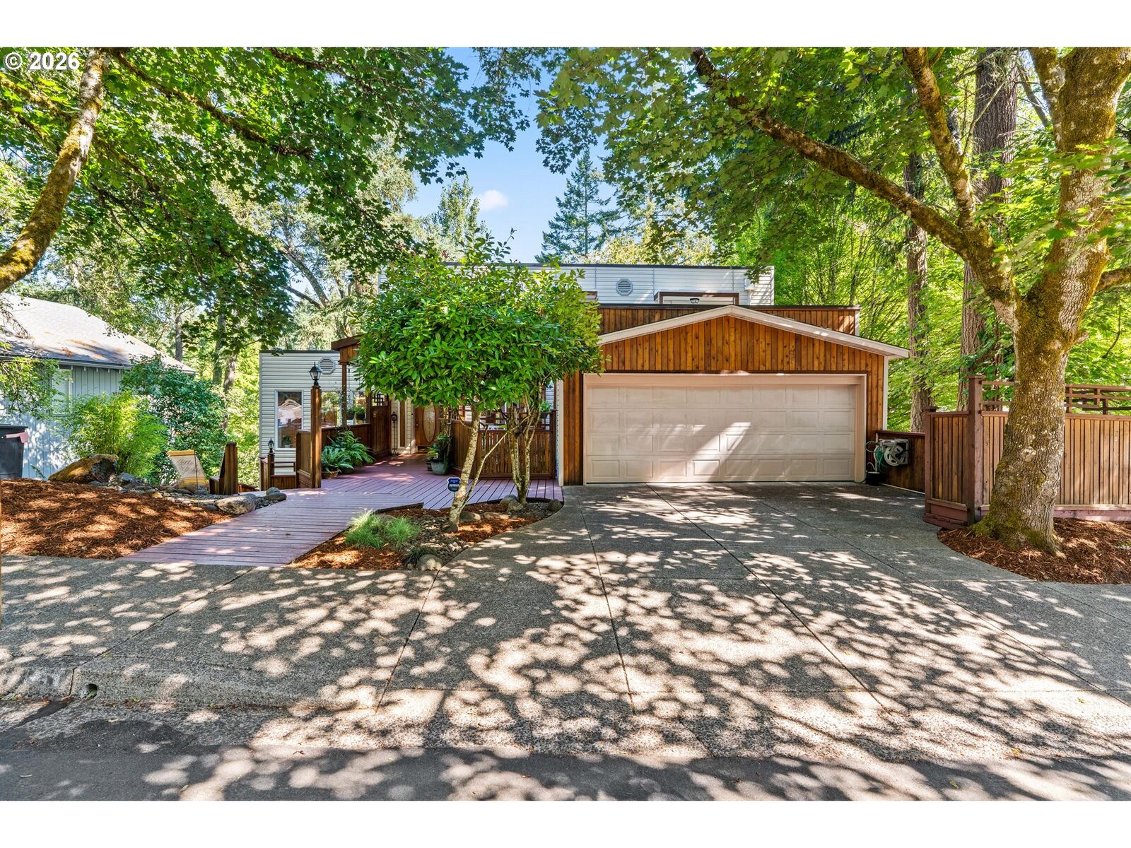 Property Photo:  785 E 44th Ave  OR 97405 
