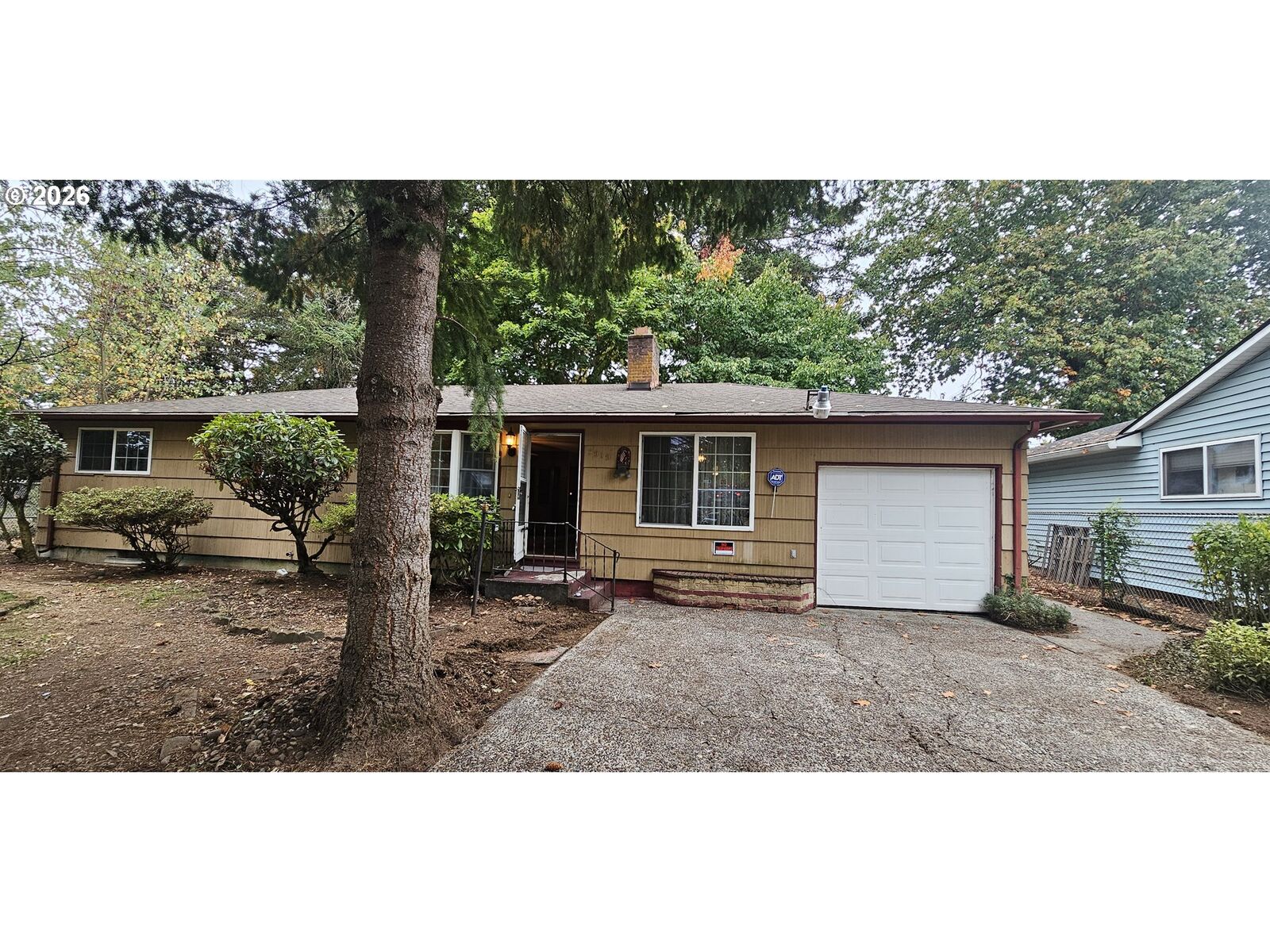 Property Photo:  2919 SE 175th Pl  OR 97236 