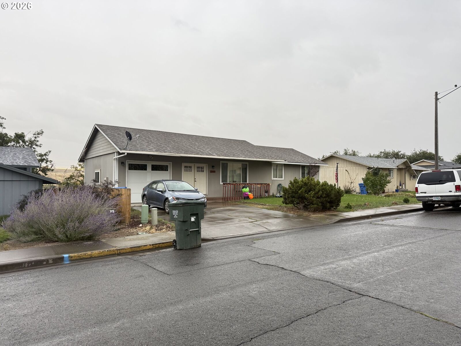 Property Photo:  1814 SW 45th St  OR 97801 