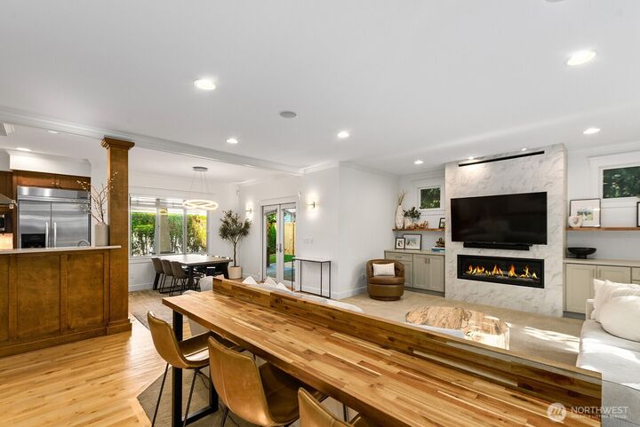 Property Photo:  327  15th Avenue  WA 98033 
