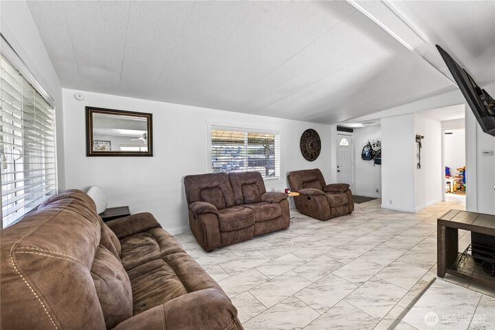 Property Photo:  189 S 38th Ave 8  WA 99353 