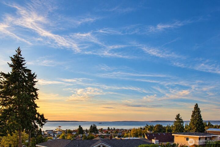 Property Photo: 720 9th Avenue S WA 98020