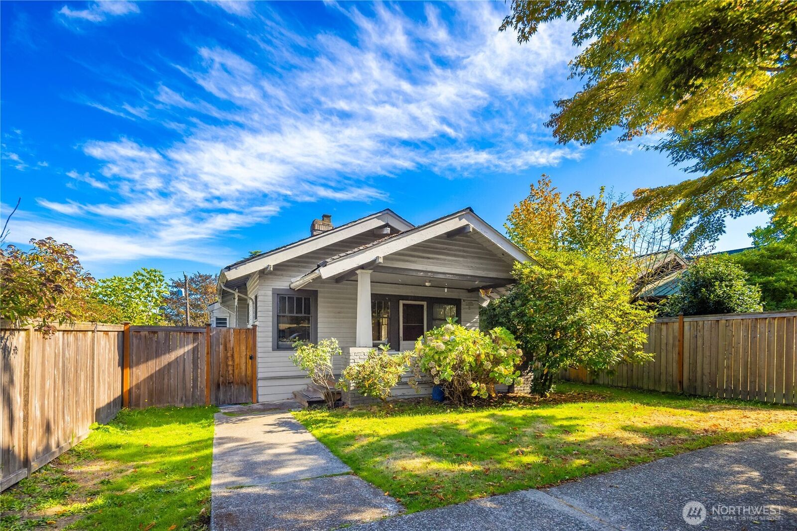 Property Photo: 2570 5th Avenue W WA 98119