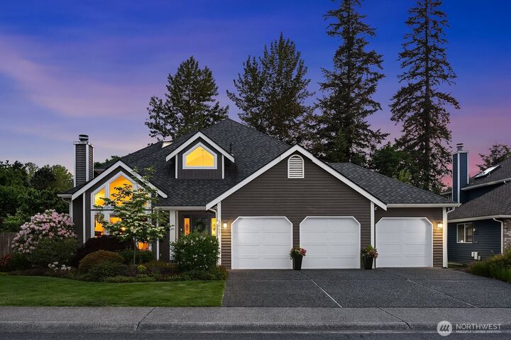 Property Photo:  3857  260th Avenue SE  WA 98029 