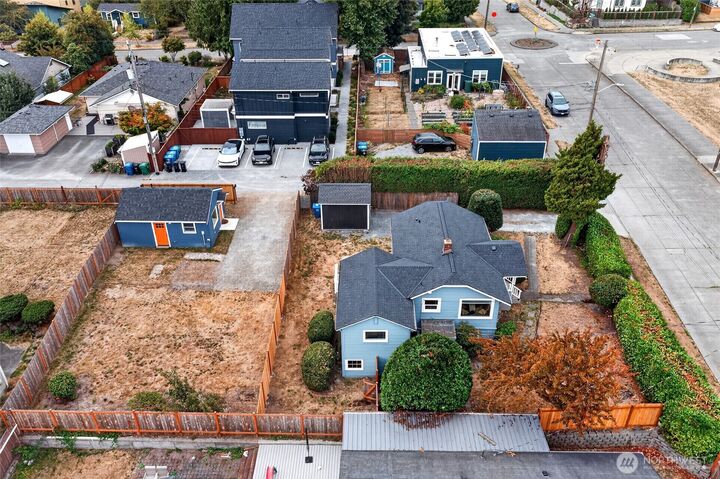 Property Photo:  2907  SW Cloverdale St  WA 98126 