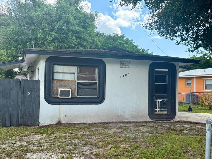 Property Photo:  6602 Miramar Avenue  FL 34951 