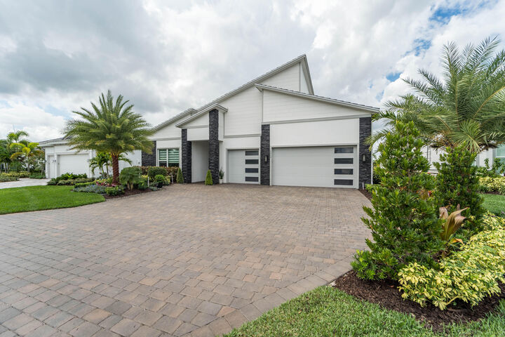 Property Photo: 10822 Stellar Circle FL 33412