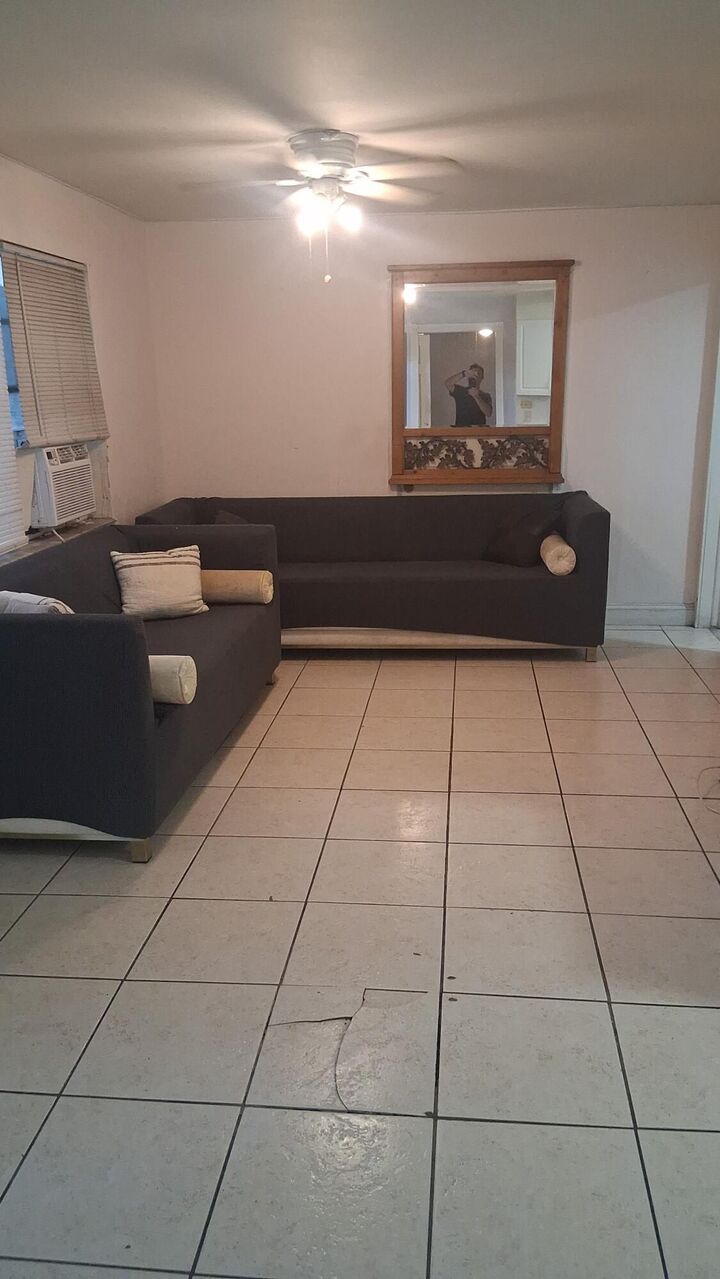 Property Photo:  898 NE 39th Street 2  FL 33334 