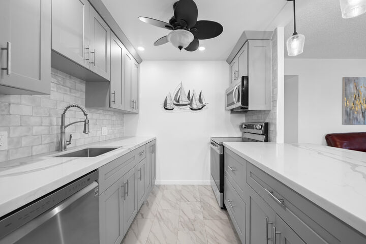 Property Photo:  2025 Guildford B  FL 33434 