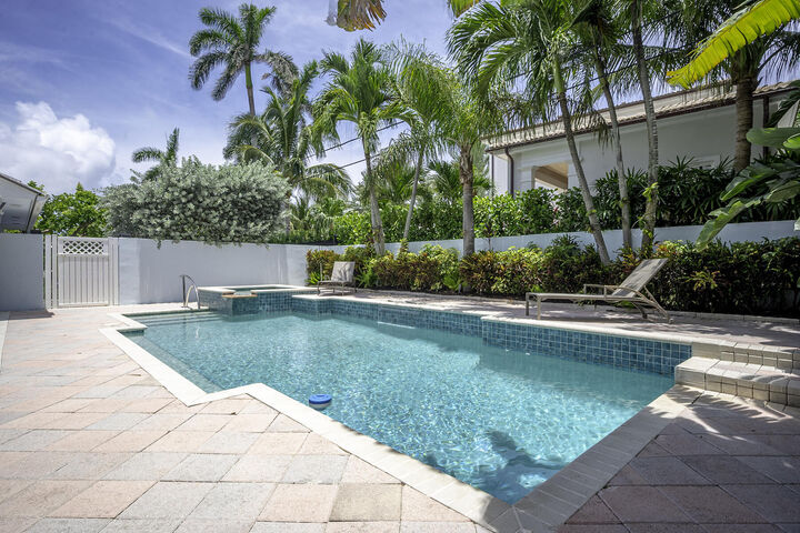 Property Photo:  1003 Seagate Drive  FL 33483 