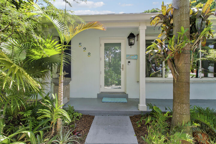 Property Photo:  528 Driftwood Road  FL 33408 