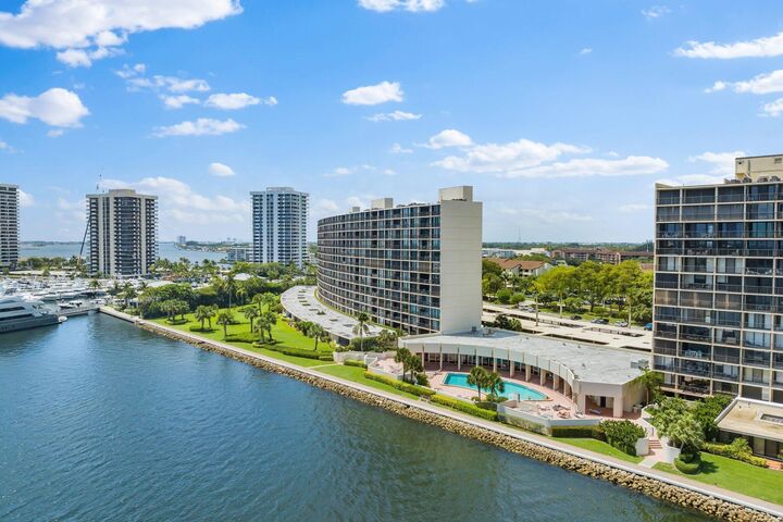 Property Photo:  122 Lakeshore Drive G40  FL 33408 