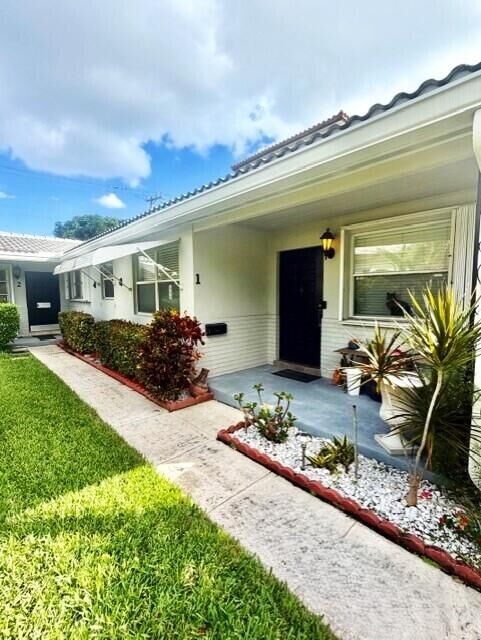 Property Photo:  325 Nottingham Boulevard 1  FL 33405 