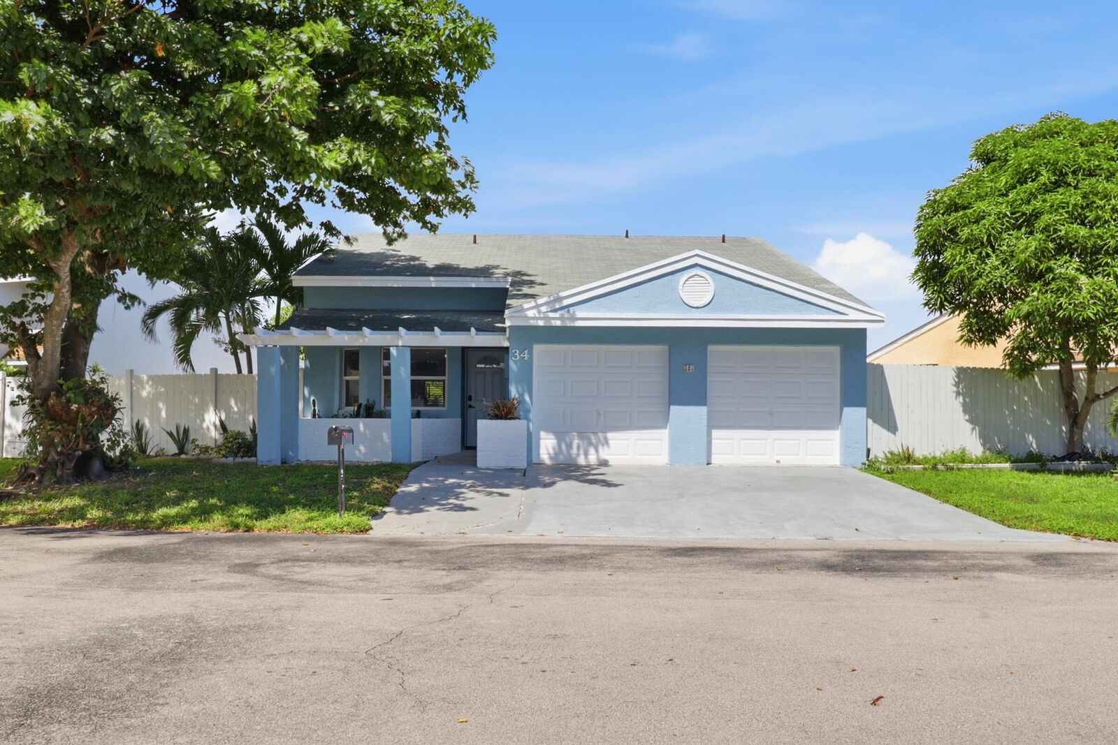 Property Photo:  34 Paxford Lane  FL 33426 