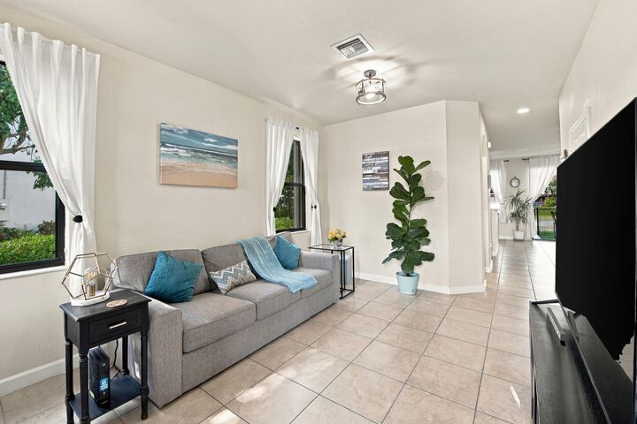 Property Photo: 4244 SW 164th Court FL 33185