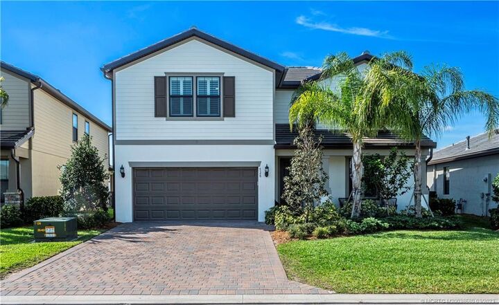 Property Photo: 728 S E Boboli Way FL 34984