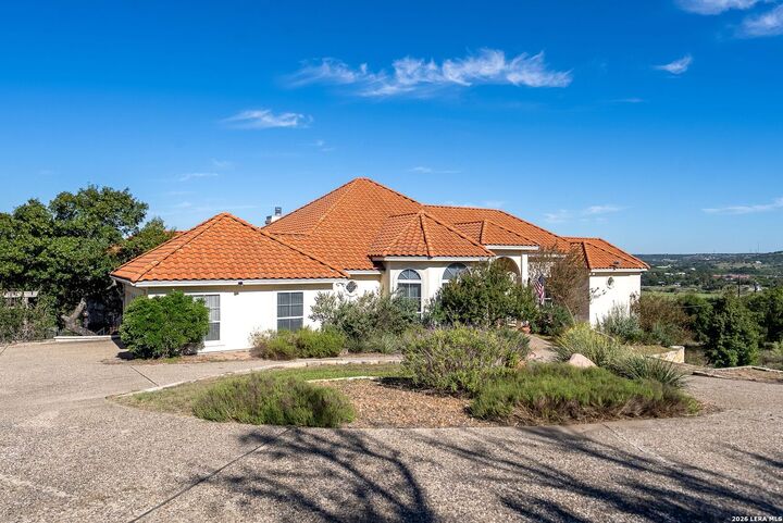 Property Photo: 349 Saddlewood TX 78028