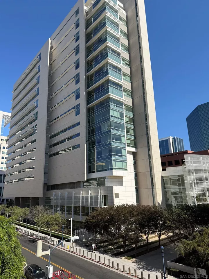Property Photo:  850 State St. 414  CA 92101 