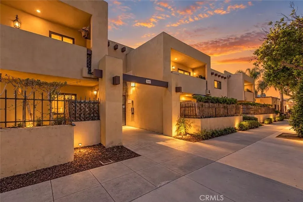 Property Photo:  940 E 3rd 21  CA 90802 