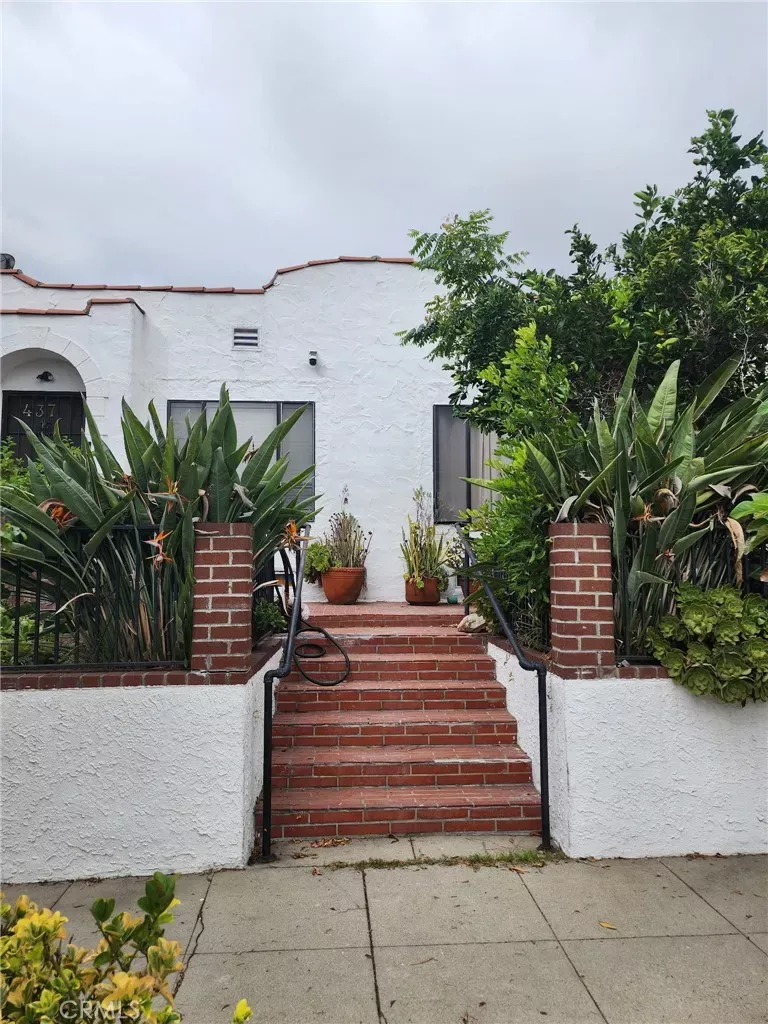 Property Photo: 439 N Norton Avenue CA 90004