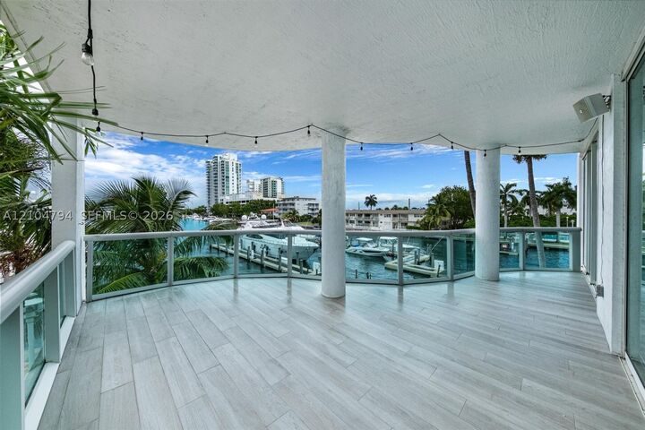 Property Photo:  7918 Harbour Island Dr 207  FL 33141 